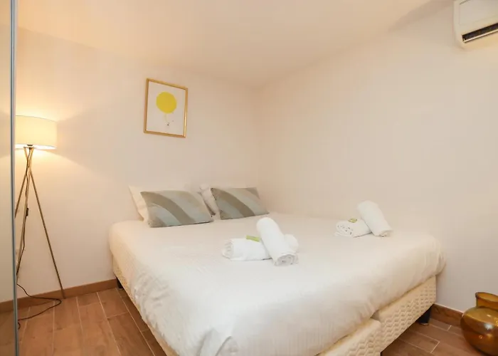 דירה De Luxe Mimosa 6p *