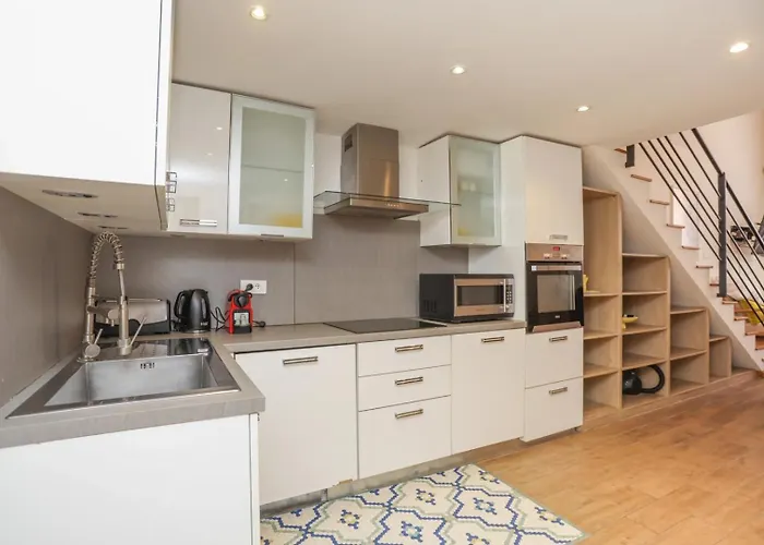 Апартаменты De Luxe Mimosa 6p *